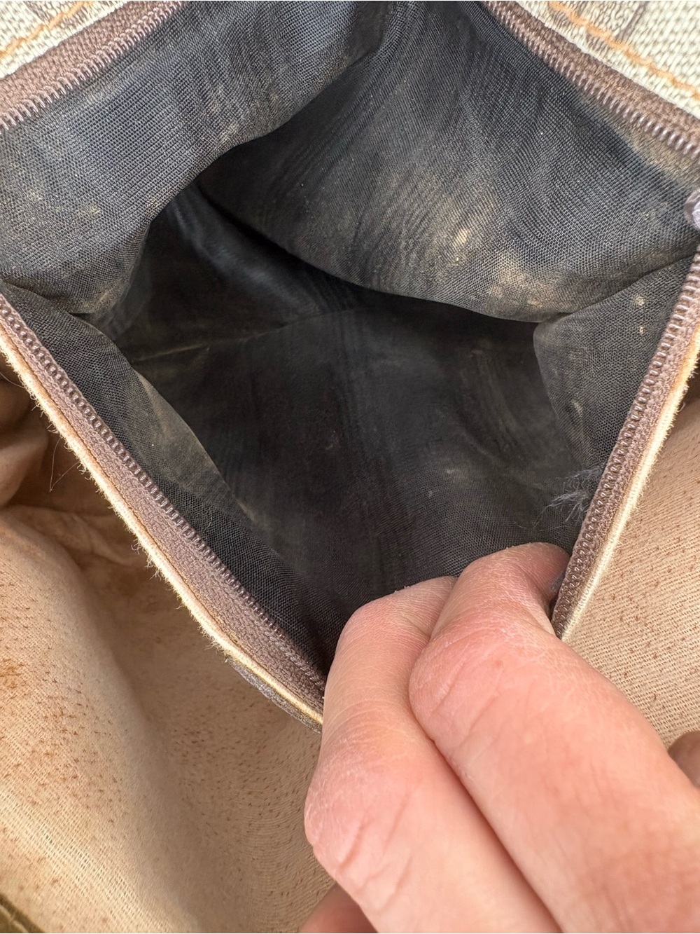 Gucci Vintage Crossbody Bag with COA - Picture 10 of 11